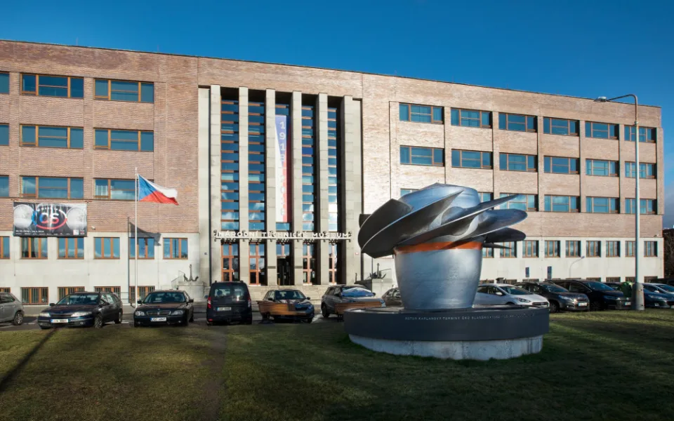 Národní technické muzeum je možné navštívit alespoň na dálku