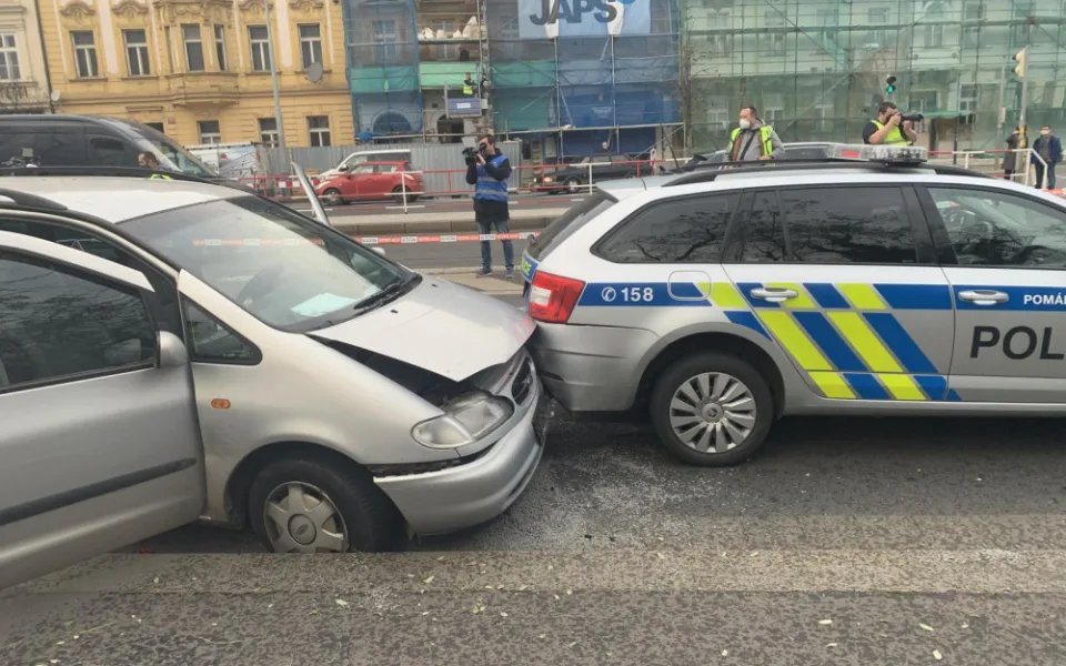 FOTO, VIDEO: Střelba v Praze. Policisté včera stříleli po ujíždějícím autě