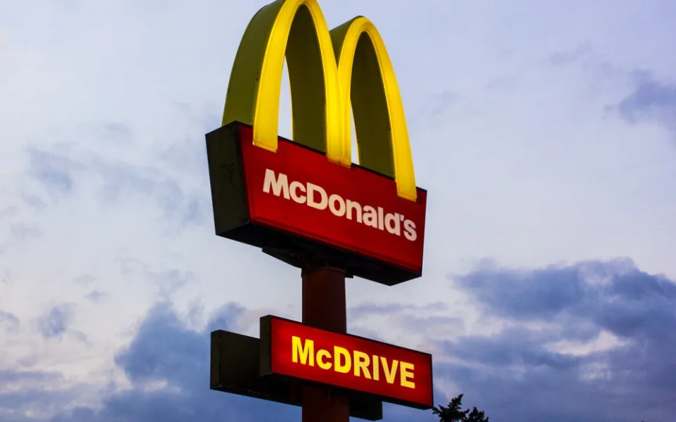 Delší provoz výdejních oken vítají především fastfoody, jiným moc nepomůže