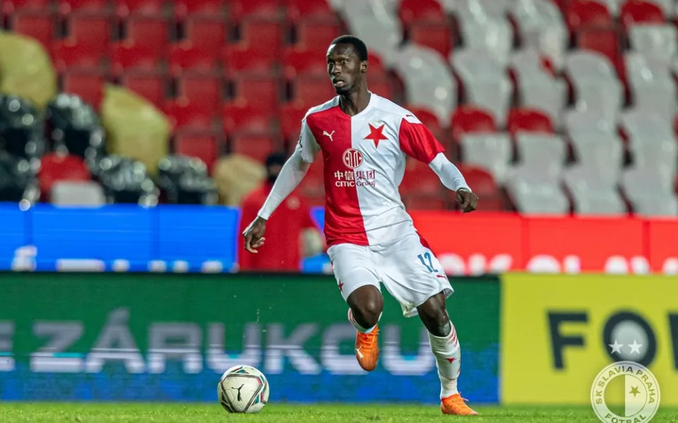 Slavia remizovala s Brnem 1:1. Ligu vede už jen o dva body