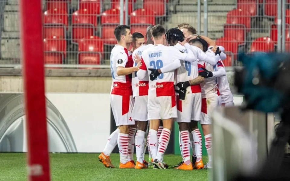 Slavia postupuje do vyřazovací fáze Evropské ligy! Pražané porazili Beer Ševu 3:0