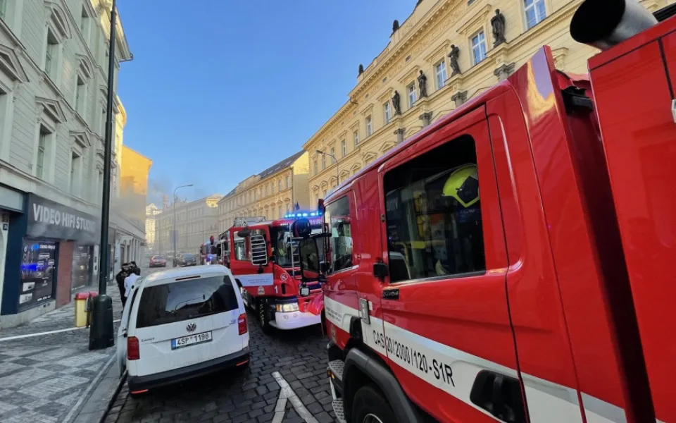 FOTO, VIDEO: Požár elektra v Praze způsobil škodu za několik milionů korun