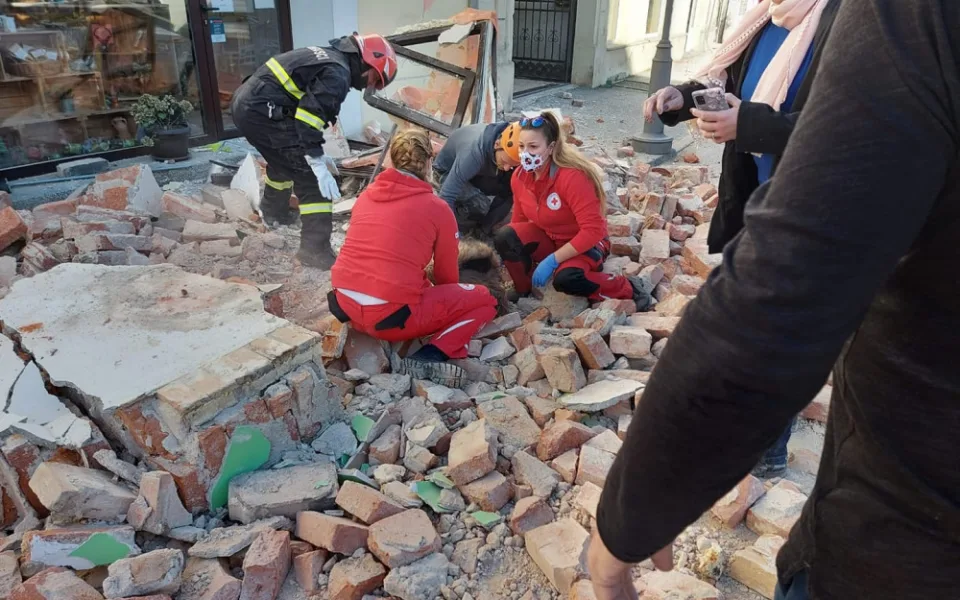 VIDEO: Po zemětřesení v Chorvatsku hlásili lidé výkyv budovy v Praze