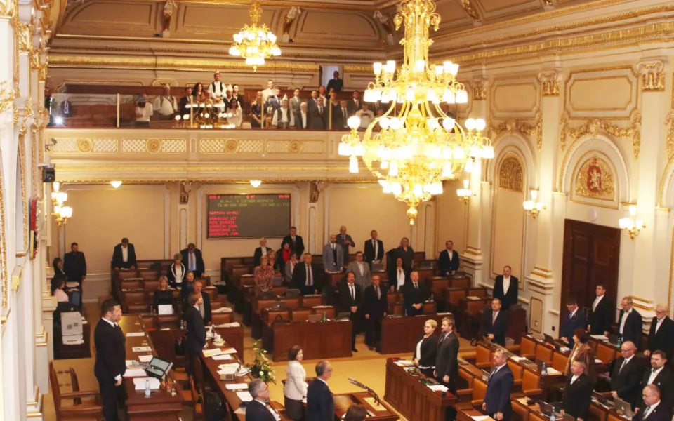 Vtípky na psa i návrh na zmražení politiků. Přečtěte si nejlepší výroky z letošních debat vlády