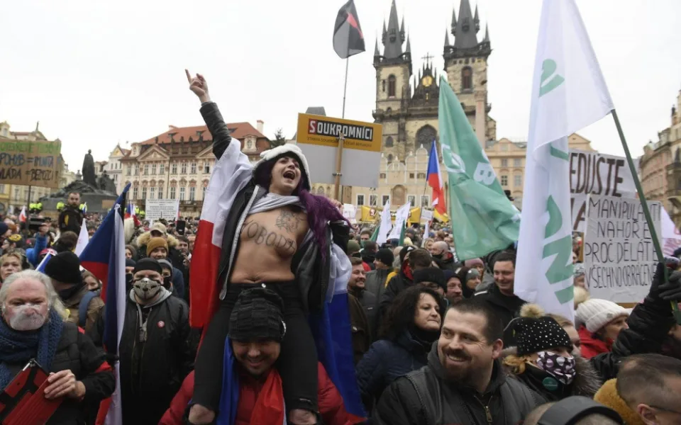 FOTO: V centru Prahy demonstrovaly tři tisíce lidí proti vládním opatřením