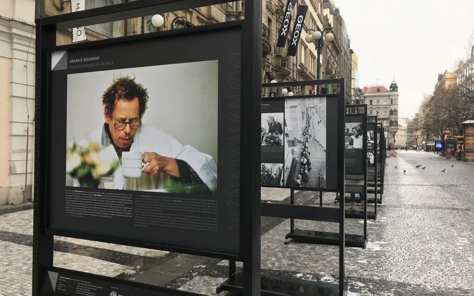 FOTO: Venkovní výstava Nežádoucí okamžiky je zaměřená na cenzuru novinářských snímků