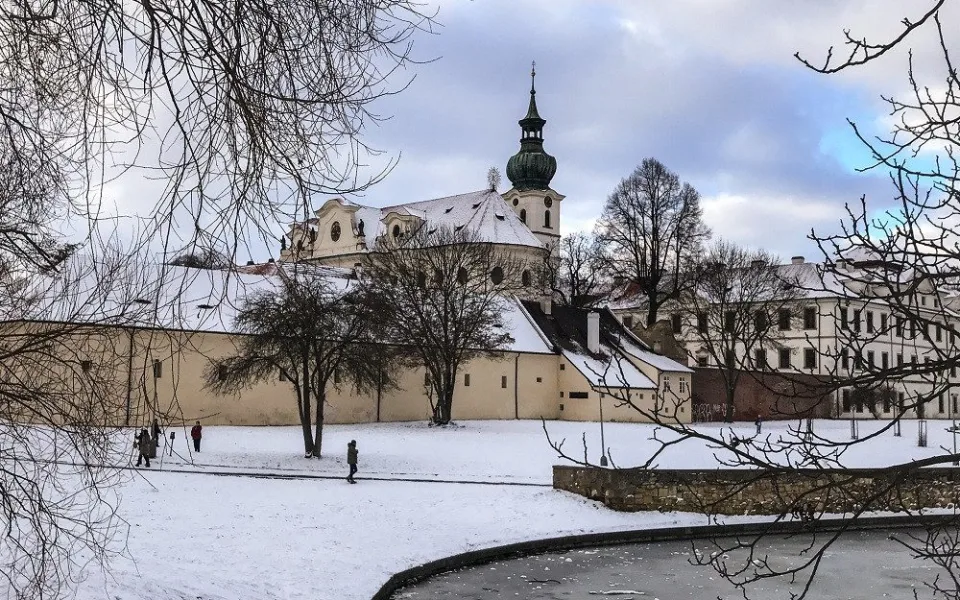 Břevnovský klášter je nejstarší mužský klášter na našem území a také nejstarší místo, kde se vařilo pivo