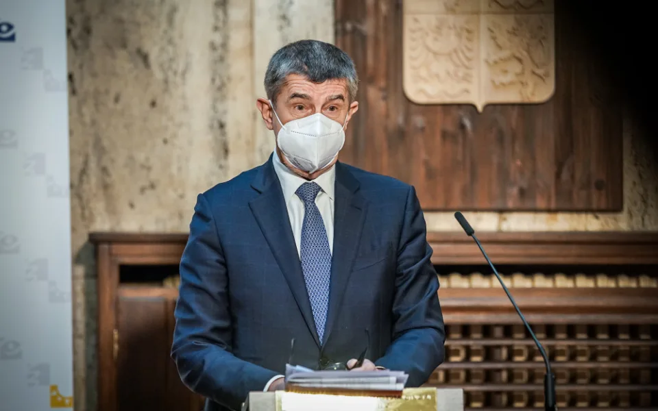 Od zítřka bude možný nákup psacích potřeb, dětského oblečení i spodního prádla. Vláda otevře některé obchody