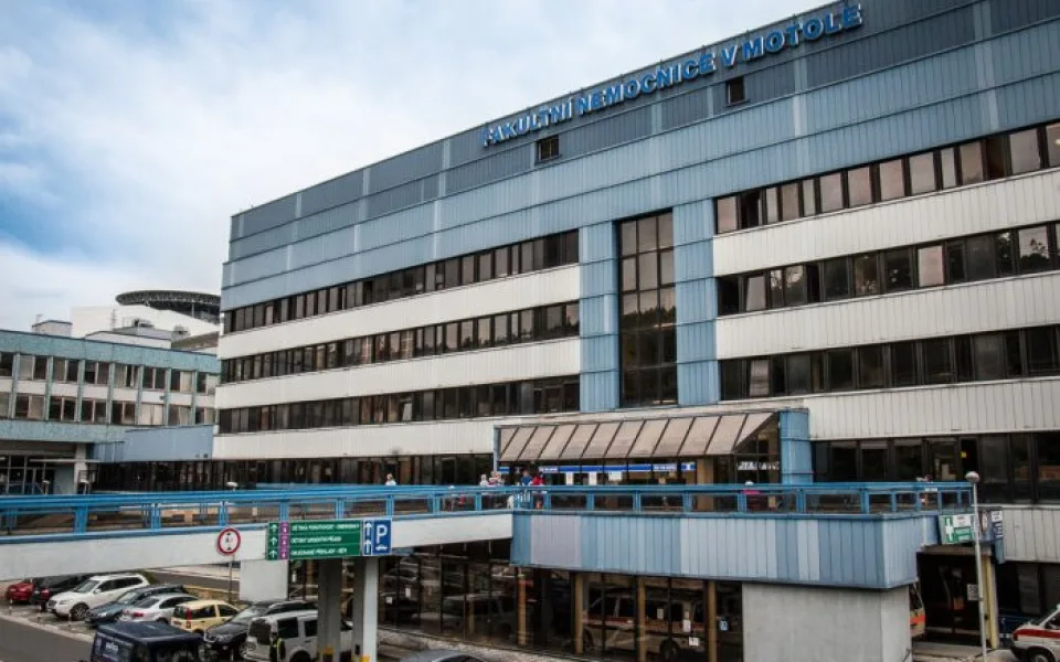 Objevila se poplašná zpráva ohledně zhoršení zdravotního stavu lékařů po očkování v Motole. Nemocnice podává trestní oznámení