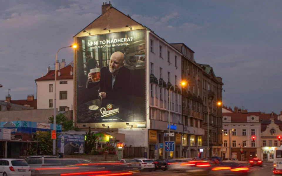 Magistrát pokračuje v regulaci reklamy, menší podnikatelé se cítí poškozeni