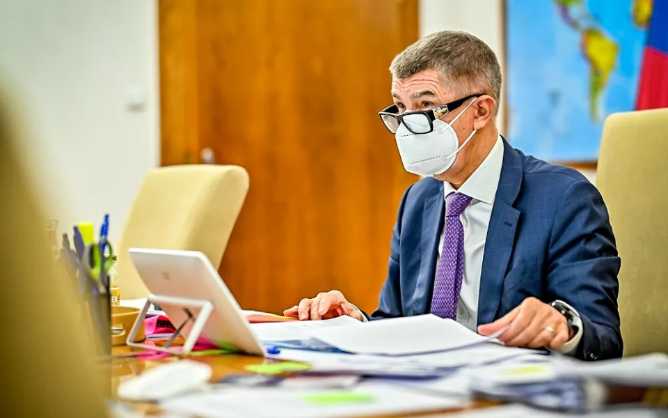 Česko koupí podle premiéra Babiše lék proti koronaviru od americké firmy Eli Lilly