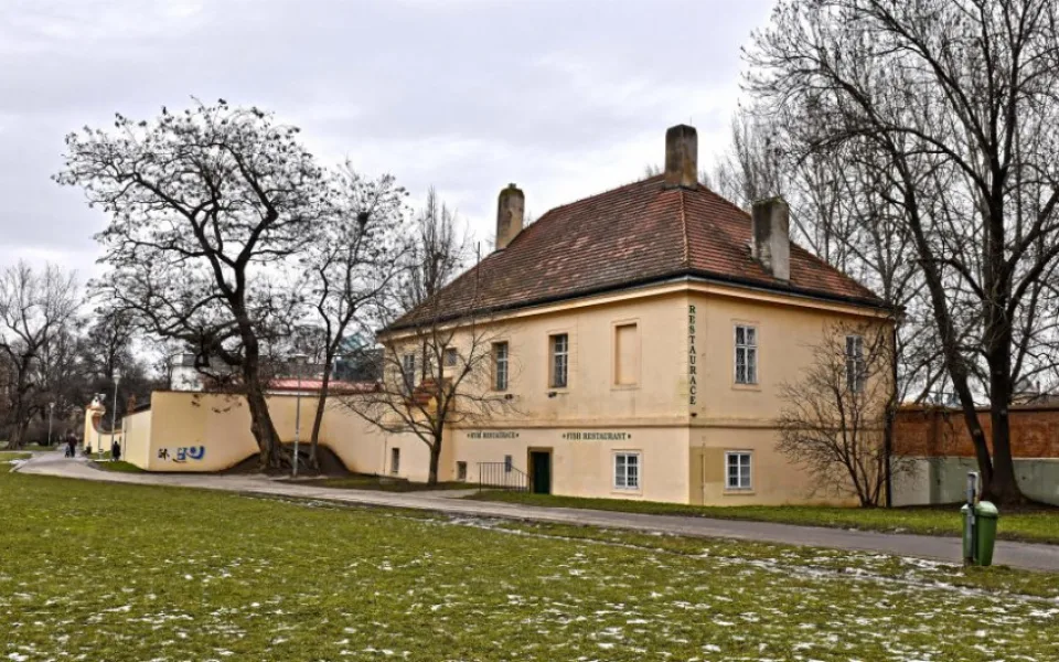 FOTO: Rybářský domeček na Kampě ožije. Nejspíš připadne Skautskému institutu