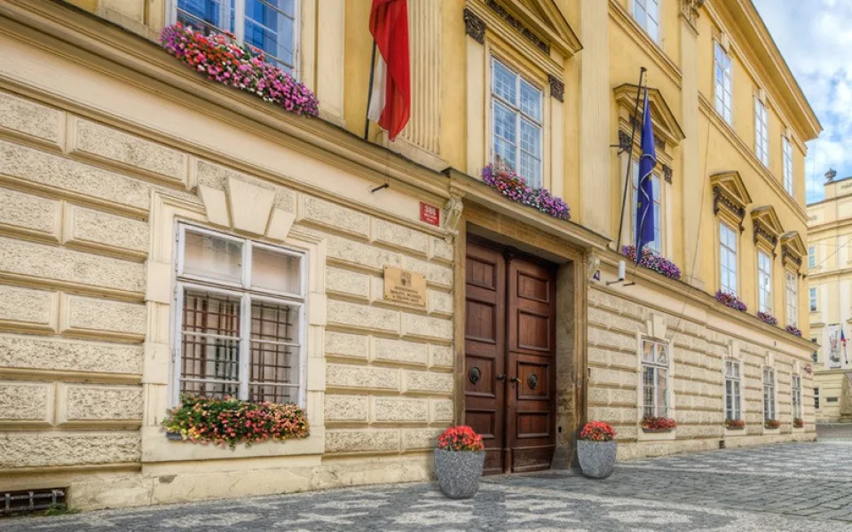 Studenti dnes položí před ministerstvo školství svíčky jako nesouhlas proti navrženým úpravám maturit