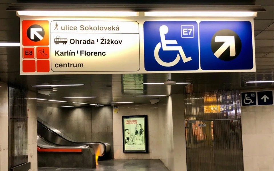 FOTO: Metro Palmovka se dočkalo nové navigace pro cestující