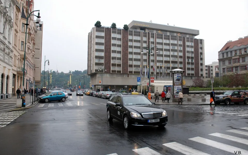 Červená pro stavbu u hotelu Intercontinental. Pražští radní nesouhlasí se stavbou na náměstí Miloše Formana