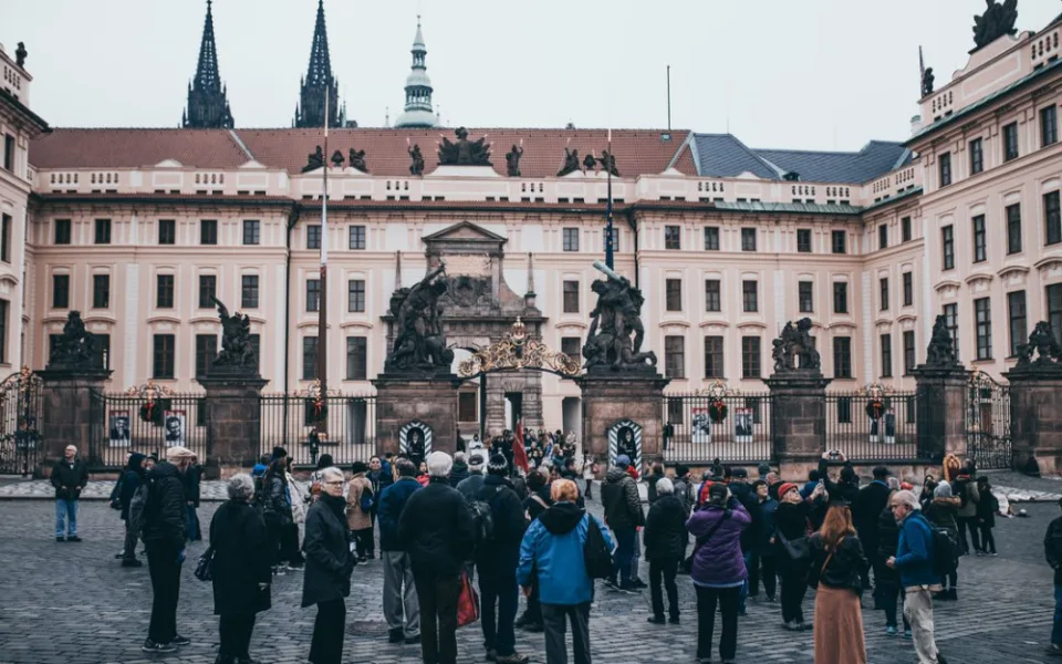 Počet turistů v Praze loni meziročně klesl o 73 procent. Na vině je koronavirus