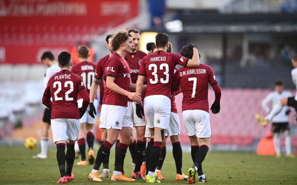 Sparta porazila Karvinou 4:3. Výhru zařídil hattrickem Karlsson