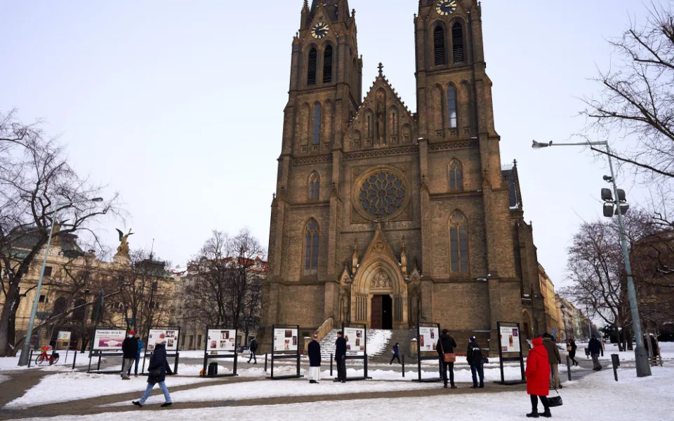 Venkovní výstava na náměstí Míru připomíná založení Visegrádské skupiny před 30 lety