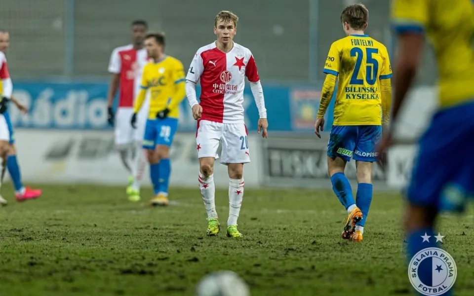 Po remíze se soupeřem z Premier League přišla remíza s Teplicemi. Slavia veze ze Stínadel jen bod