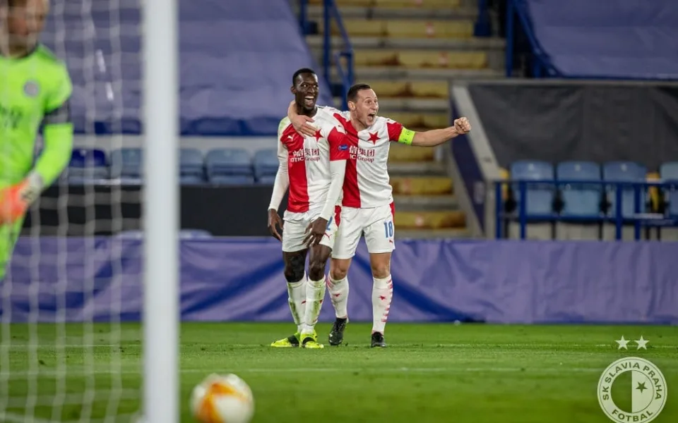 Slavia postupuje do dalšího kola Evropské ligy! Sešívaní porazili Leicester na jeho hřišti 2:0