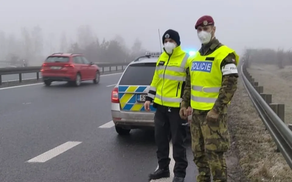 Od středy už nebudeme benevolentní, hlásí policie a zpřísňuje kontroly