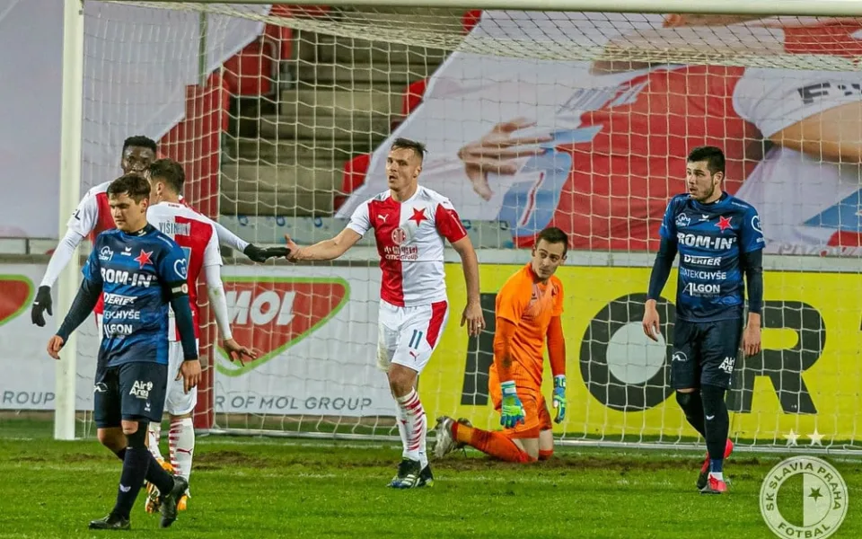 Souboj dvou Slavií dopadl podle očekávání. Pražští sešívaní porazili ty karlovarské 10:3