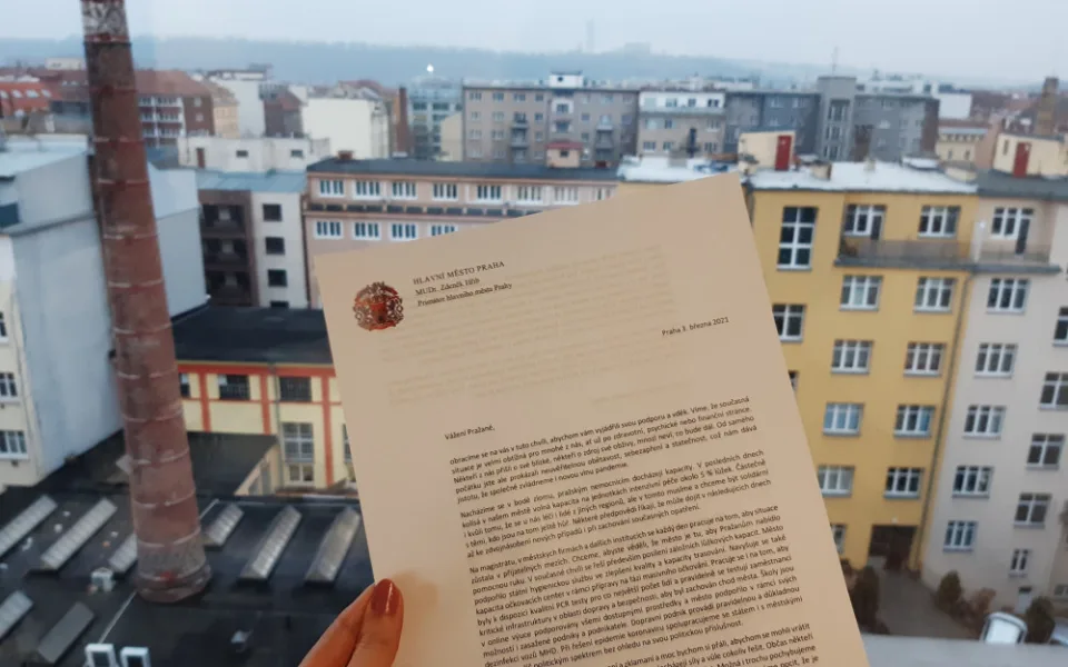 Politici napsali Pražanům dopis. Vyjadřují v něm podporu a vděk