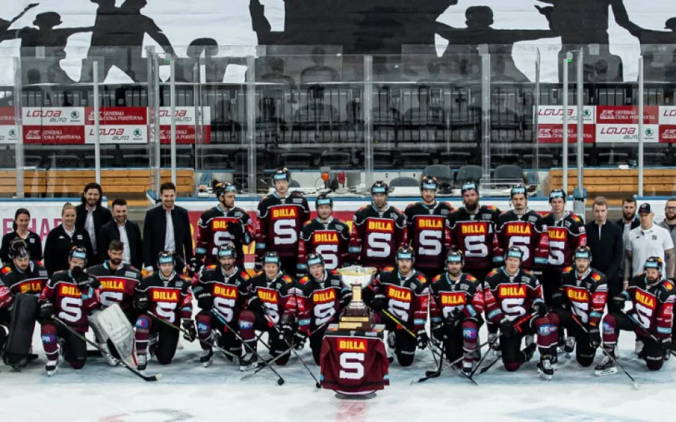 A půl je hotovo! Sparta získala prezidentský pohár a z prvního místa míří do play off