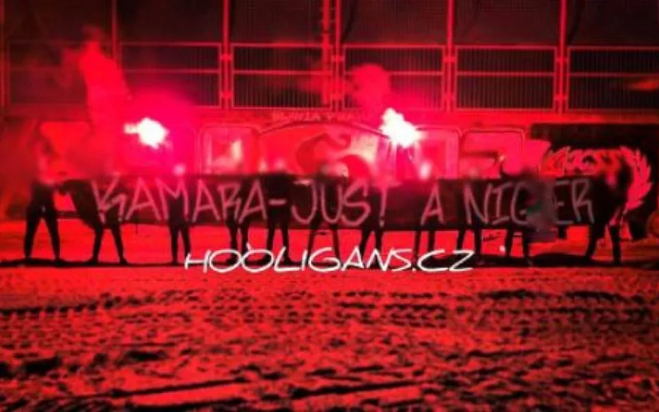 Na autory rasistického vzkazu podala Slavia trestní oznámení