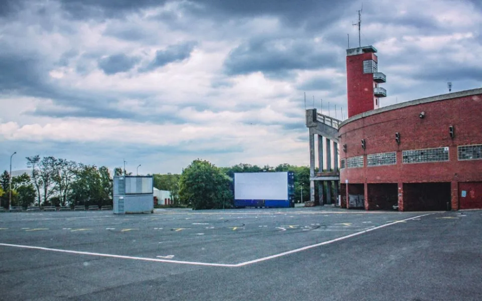autokino u Strahovského stadionu