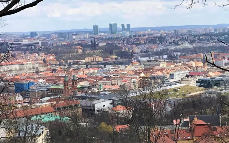 Pivovar, rušný Anděl a smíchu stejně jako jinde. Podívejte se, jak se žije na Smíchově