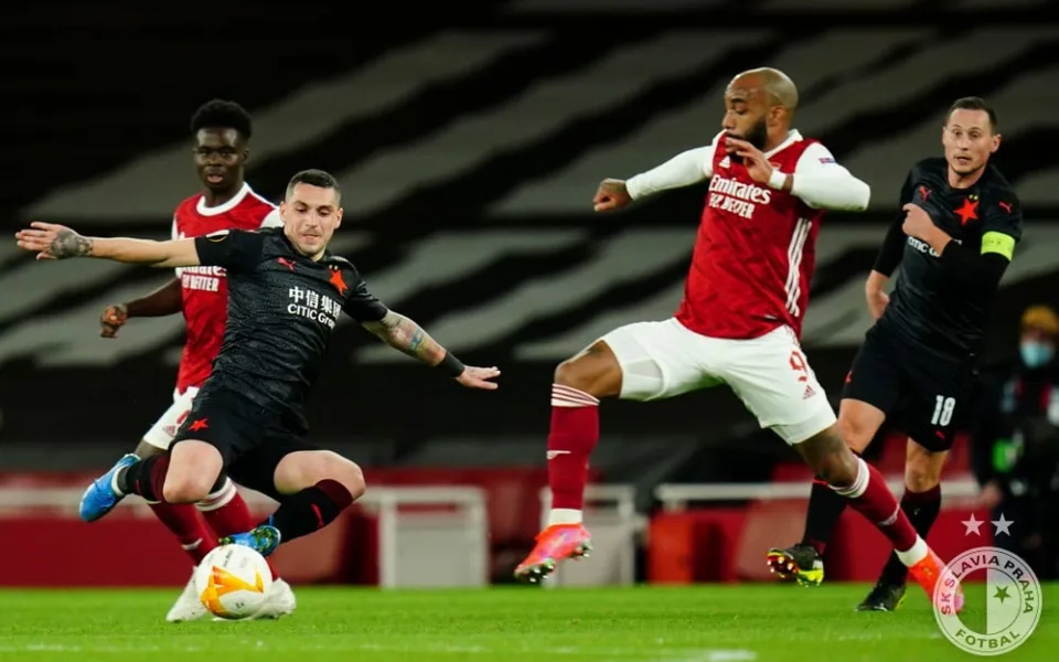 Slavia remizovala s Arsenalem 1:1. Pražané vyrovnali v 94. minutě
