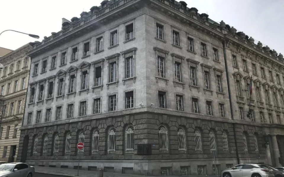 Místo s pohnutou historií, kde sídlilo gestapo. To je Petschkův palác v centru Prahy