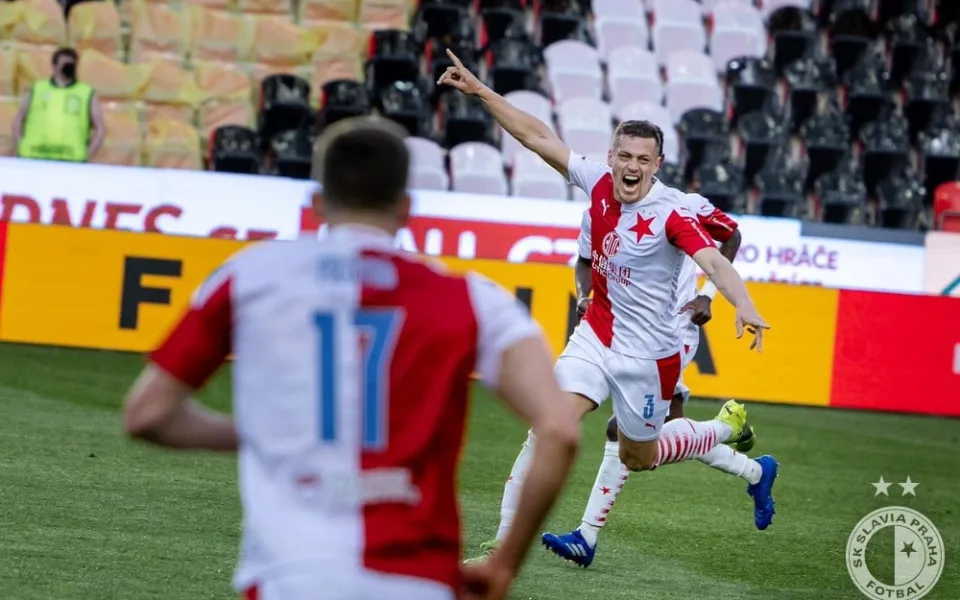 Slavia ovládla derby! Sešívaní porazili Spartu 2:0 a výrazně se přiblížili k obhajobě titulu