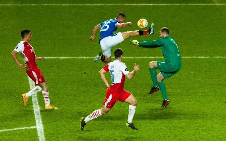 Kúdela má za rasismus stopku na deset utkání. Roofe za brutální faul na Koláře čtyři