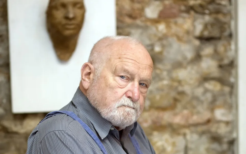 Vytvořil posmrtnou masku Jana Palacha i Pomník obětem komunismu. Olbram Zoubek by oslavil 95 let