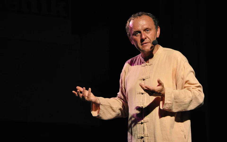 Jaroslav Dušek, oblíbený herec a improvizátor, slaví šedesátiny