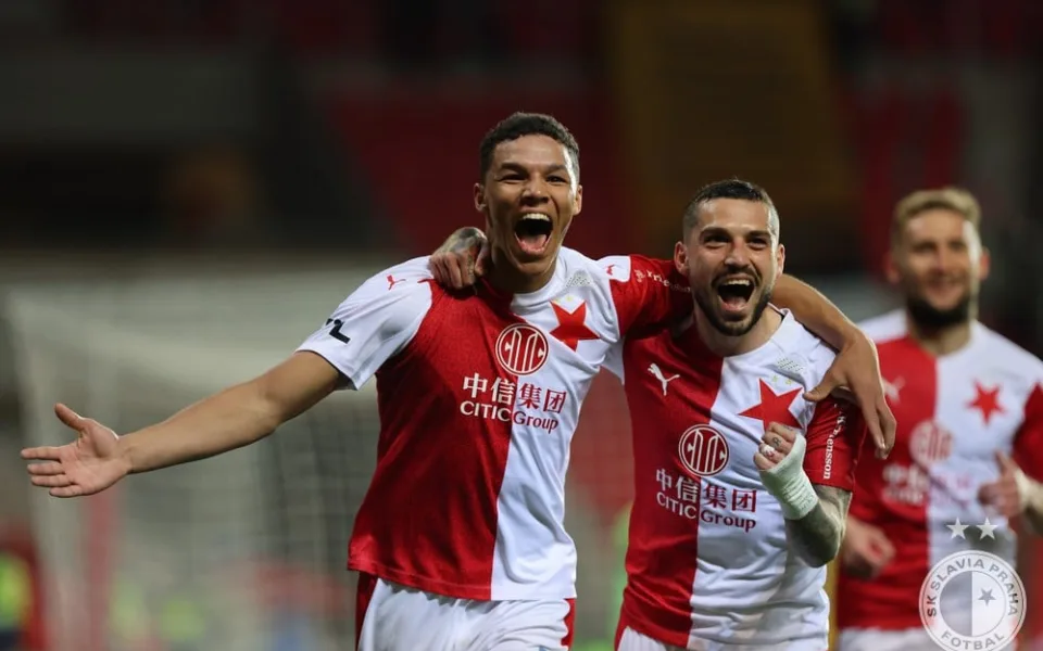 Mistři! Slavia si na oslavu titulu s chutí zastřílela, Plzeň porazila 5:1