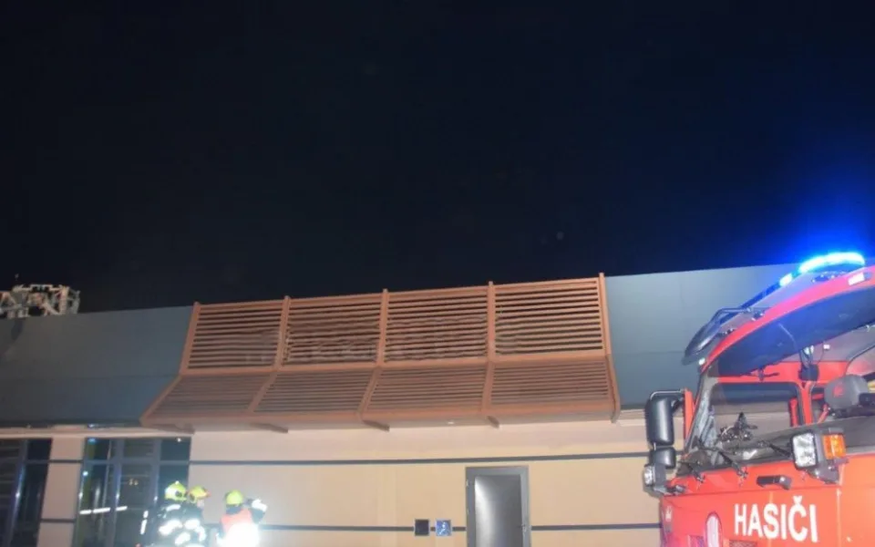Požár restaurace McDonald's u Prahy způsobil škodu za deset milionů korun
