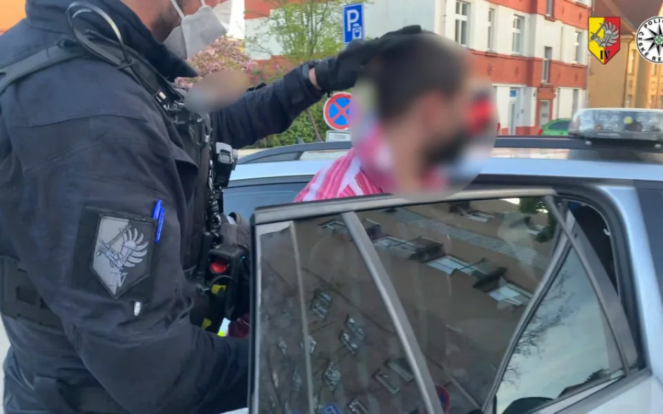 Celkem šest pachatelů zadrželi během jedné své směny pražští policisté