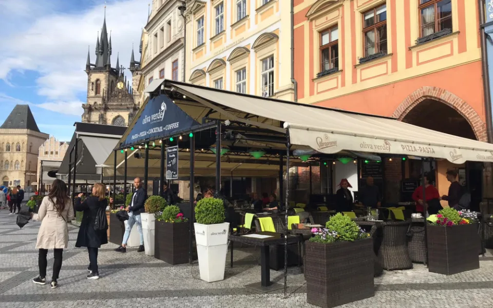 Podniky v Praze otevřely zahrádky. Fronty a návaly se nekonaly