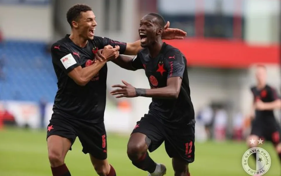 Slavia má double! Vítězství v poháru sešívaným vystřelil Sima