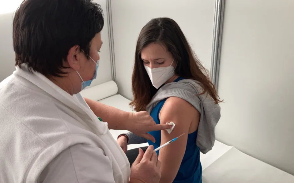 Třicátníci se budou moci přihlásit k očkování proti covidu už příští týden