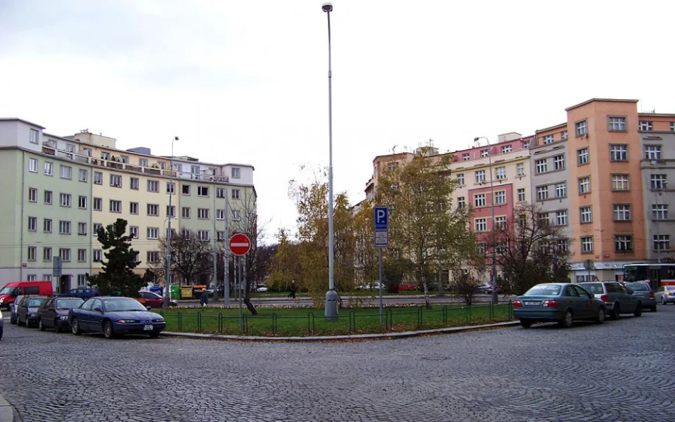 Basilejské náměstí na Žižkově čeká proměna. Vznikne zde křižovatka se semafory i veřejné prostranství