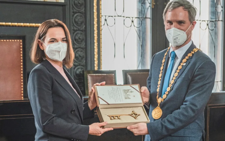 Vůdkyně běloruské opozice Cichanouská přijala od Hřiba klíč od Prahy