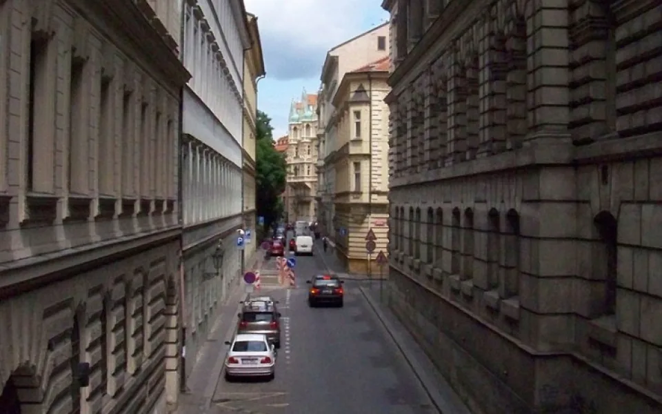 Most přes Divadelní ulici se začne opravovat 17. června. Řidiči se musejí připravit na omezení