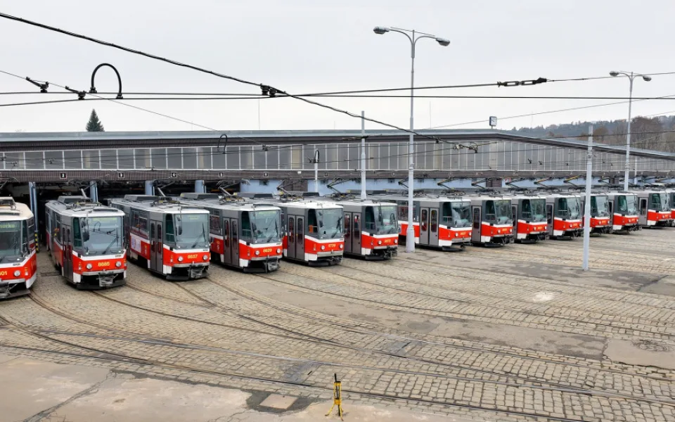 V Praze jezdily hranaté tramvaje T6 téměř čtvrtstoletí. Předtím jezdily v Bratislavě nebo v Košicích
