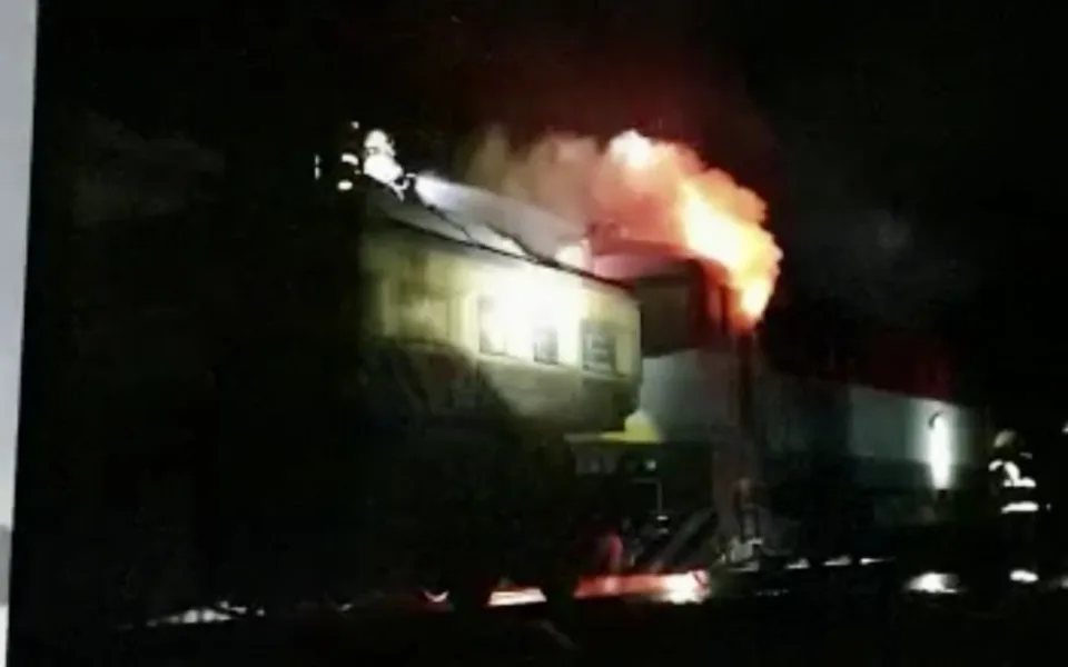 V Praze hořela lokomotiva. Požár způsobil třímilionovou škodu