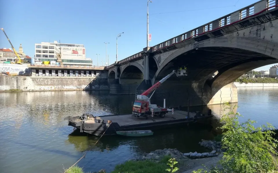 Hlávkův most dostane nový povrch. Řidiče čeká dopravní omezení