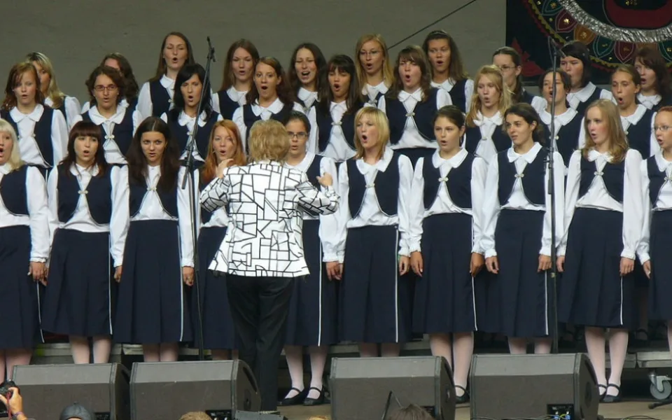 Sbor Bambini di Praga vedený Blankou Kulínskou na festivalu Trutnov Open Air